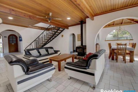 31 Rest Point Absolute Waterfront With Jetty - Tourism Townsville 0