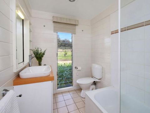 Ironbark Hill Retreat - Tourism Townsville 4