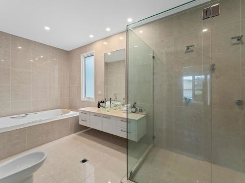 Beachfront By The CC Family Friendly Plunge Pool Steps To The Beach - Tourism Townsville 6