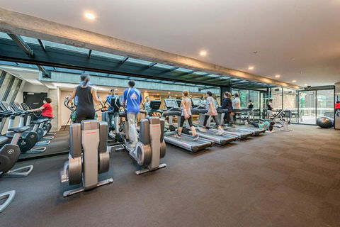 A Charming Studio With Stunning City Views - Tourism Townsville 4