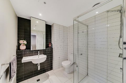 A Modern 2BR CBD Apt City Views FREE Parking - Tourism Townsville 1