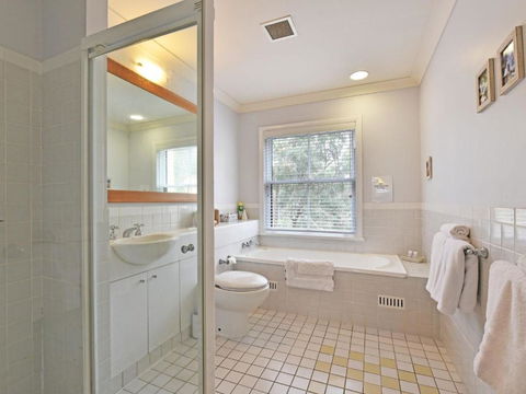 Villa Joie De Vie Located Within Cypress Lakes - Tourism Townsville 4