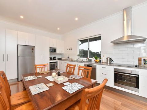 Kinloch Cottage Renovated To New On Daisy Hill Vineyard - Tourism Townsville 0