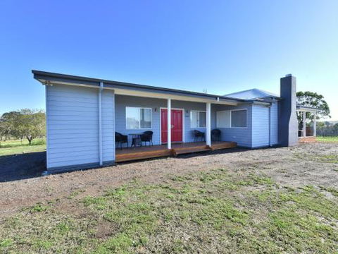 Kinloch Cottage Renovated To New On Daisy Hill Vineyard - Tourism Townsville 3