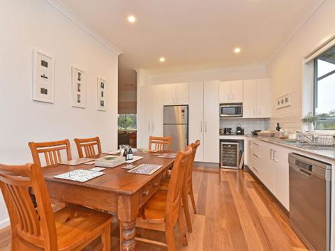 Kinloch Cottage Renovated To New On Daisy Hill Vineyard - Tourism Townsville 5