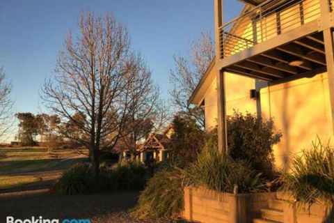 Travertines Wines Apartment - Tourism Townsville 3
