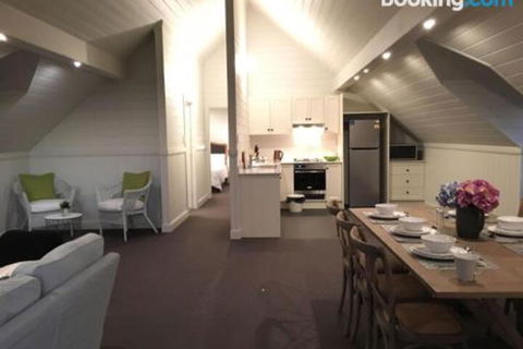 Travertines Wines Apartment - Tourism Townsville 1