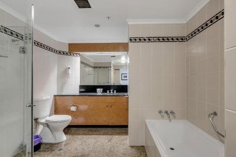 DREAM HARBOUR VIEW 2 BRM / GYM POOL & PARKING - Tourism Townsville 5