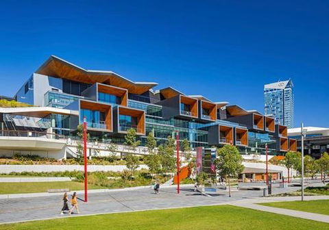 DREAM HARBOUR VIEW 2 BRM / GYM POOL & PARKING - Tourism Townsville 6