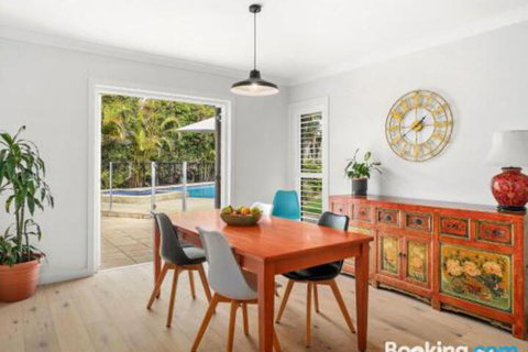 Modern Family Retreat 12 Minell Close - Tourism Townsville 1