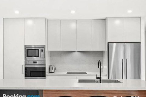 Modern Family Retreat 12 Minell Close - Tourism Townsville 0