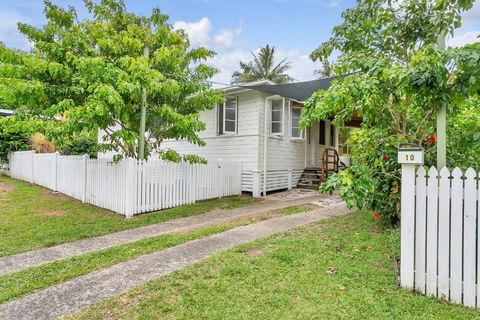 Lazenby Lodge - Tourism Townsville 1