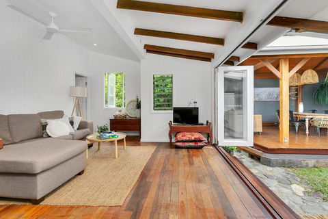 Lazenby Lodge - Tourism Townsville 6