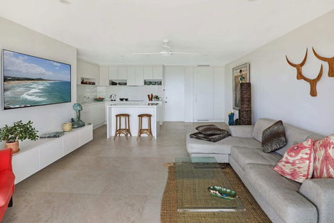 SPECTACULAR OCEAN FRONT Sounion6 - Tourism Townsville 1