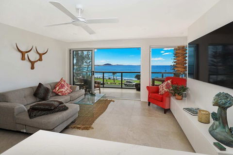 SPECTACULAR OCEAN FRONT Sounion6 - Tourism Townsville 5