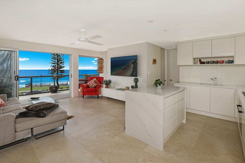 SPECTACULAR OCEAN FRONT Sounion6 - Tourism Townsville 3