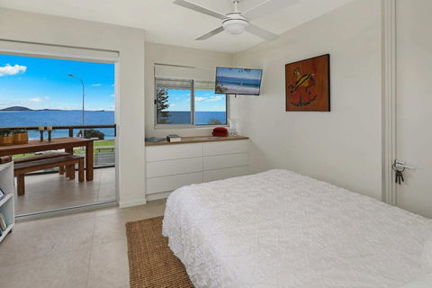 SPECTACULAR OCEAN FRONT Sounion6 - Tourism Townsville 0