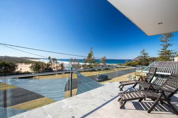 DOLPHIN VIEWS - Tourism Townsville 0