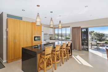 DOLPHIN VIEWS - Tourism Townsville 4