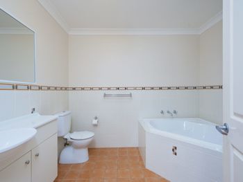 Lagoons Estate 6 Dowling Street - Tourism Townsville 5