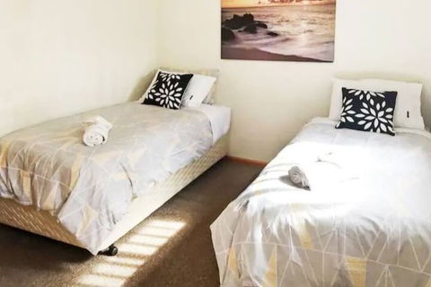 Rye Sleeps 10, Great Weekender - Tourism Townsville 1