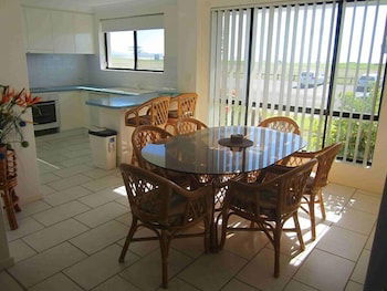 Hi Surf Unit 2 - Tourism Townsville 1