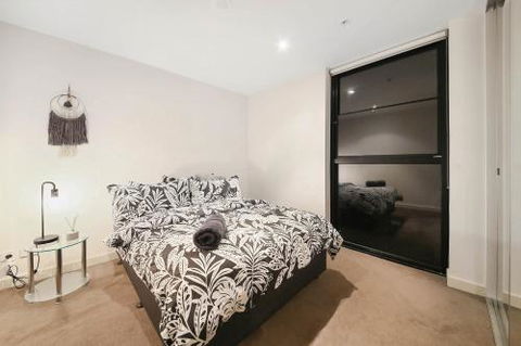 A Cozy 2BR CBD Apartment Near Bourke St. Mall - Tourism Townsville 3
