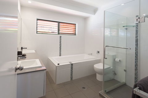 Casuarina 13 On Hamilton Island - Tourism Townsville 3