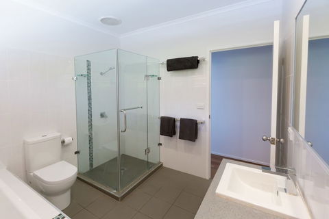 Casuarina 13 On Hamilton Island - Tourism Townsville 5