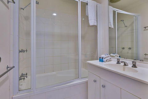 Sunset Waters Apartments - Tourism Townsville 2