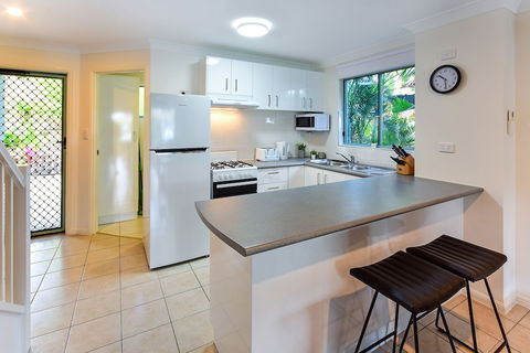 Sunset Waters Apartments - Tourism Townsville 3