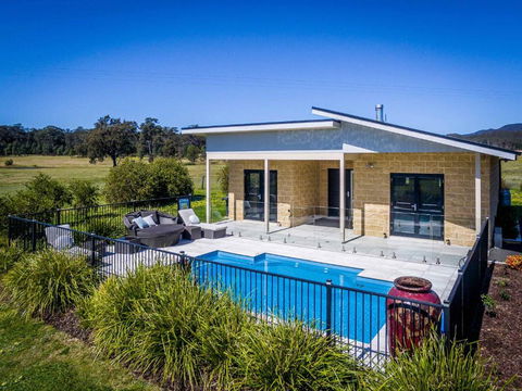 Mandalay Villas - Villa 2 - Tourism Townsville 3