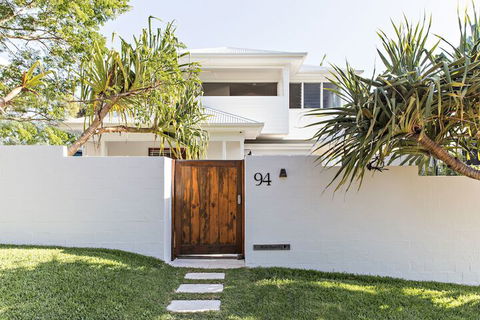 Cape Beach House - Tourism Townsville 1
