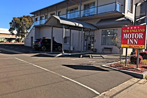 New England Motor Inn - Tourism Townsville 6