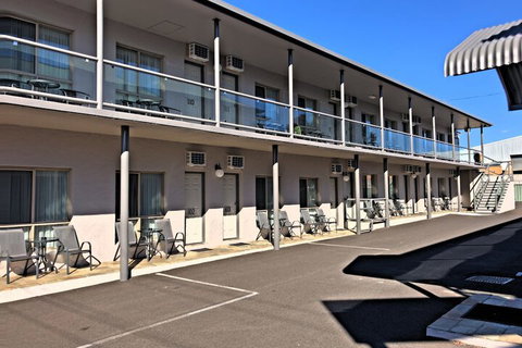 New England Motor Inn - Tourism Townsville 7