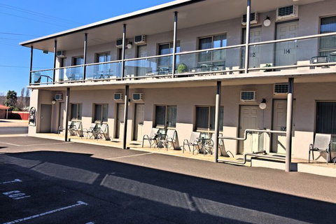 New England Motor Inn - Tourism Townsville 2