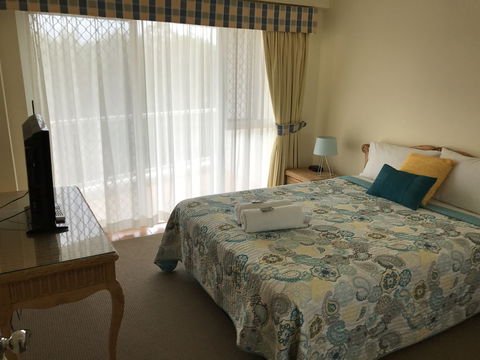 Fairways Golf & Beach Retreat - Tourism Townsville 6