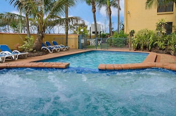 Kalua Holiday Apartments - Tourism Townsville 0