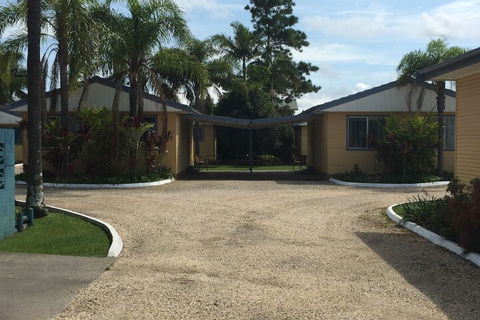 Park Beach Cabins - Tourism Townsville 1