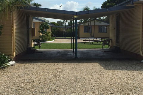 Park Beach Cabins - Tourism Townsville 4