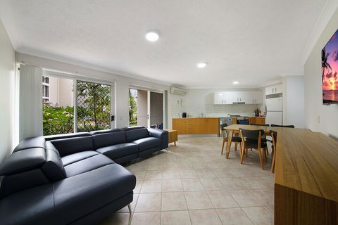 Le Chelsea Holidays - Tourism Townsville 6