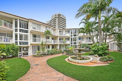 Le Chelsea Holidays - Tourism Townsville 0