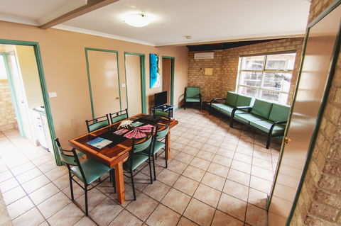 Yot Spot Apartments - Tourism Townsville 4