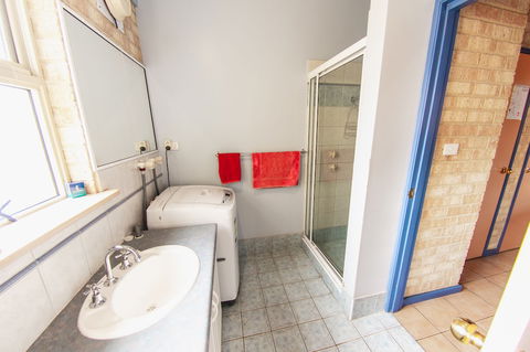 Yot Spot Apartments - Tourism Townsville 1