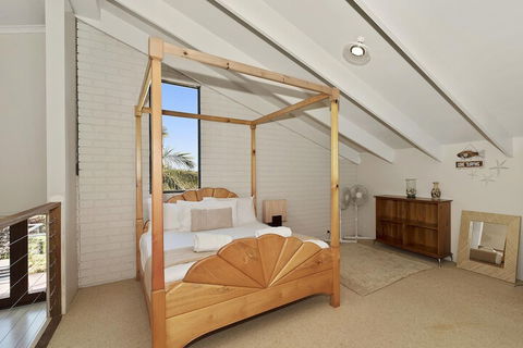McAuleys Beach House - Tourism Townsville 4