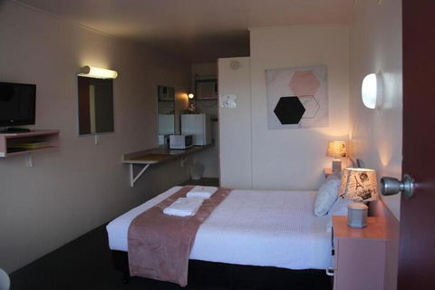 Caloundra Suncourt Motel - Tourism Townsville 2