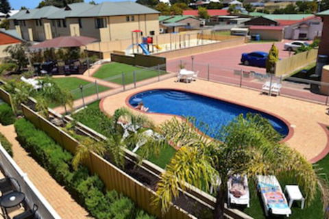 The Jetty Resort - Tourism Townsville 0