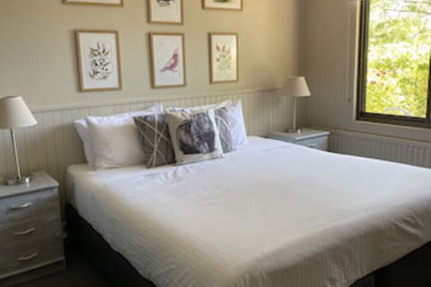 Jindy Inn - Tourism Townsville 0