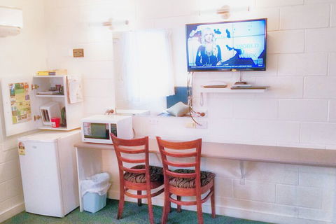 A & A Lodge Motel Emerald - Tourism Townsville 6