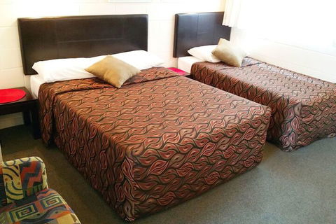 A & A Lodge Motel Emerald - Tourism Townsville 7